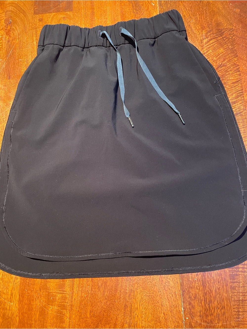 Lululemon Women's Black Athletic Skirt with Drawstring size 4